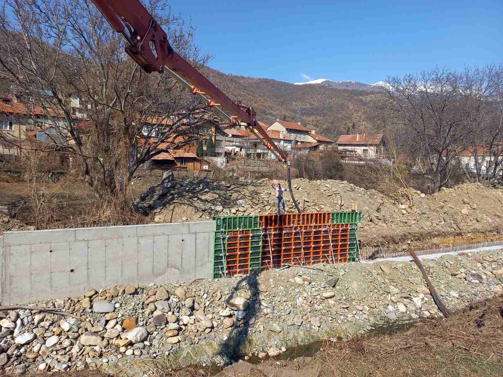 260-метрова подпорна стена — река Манастирска