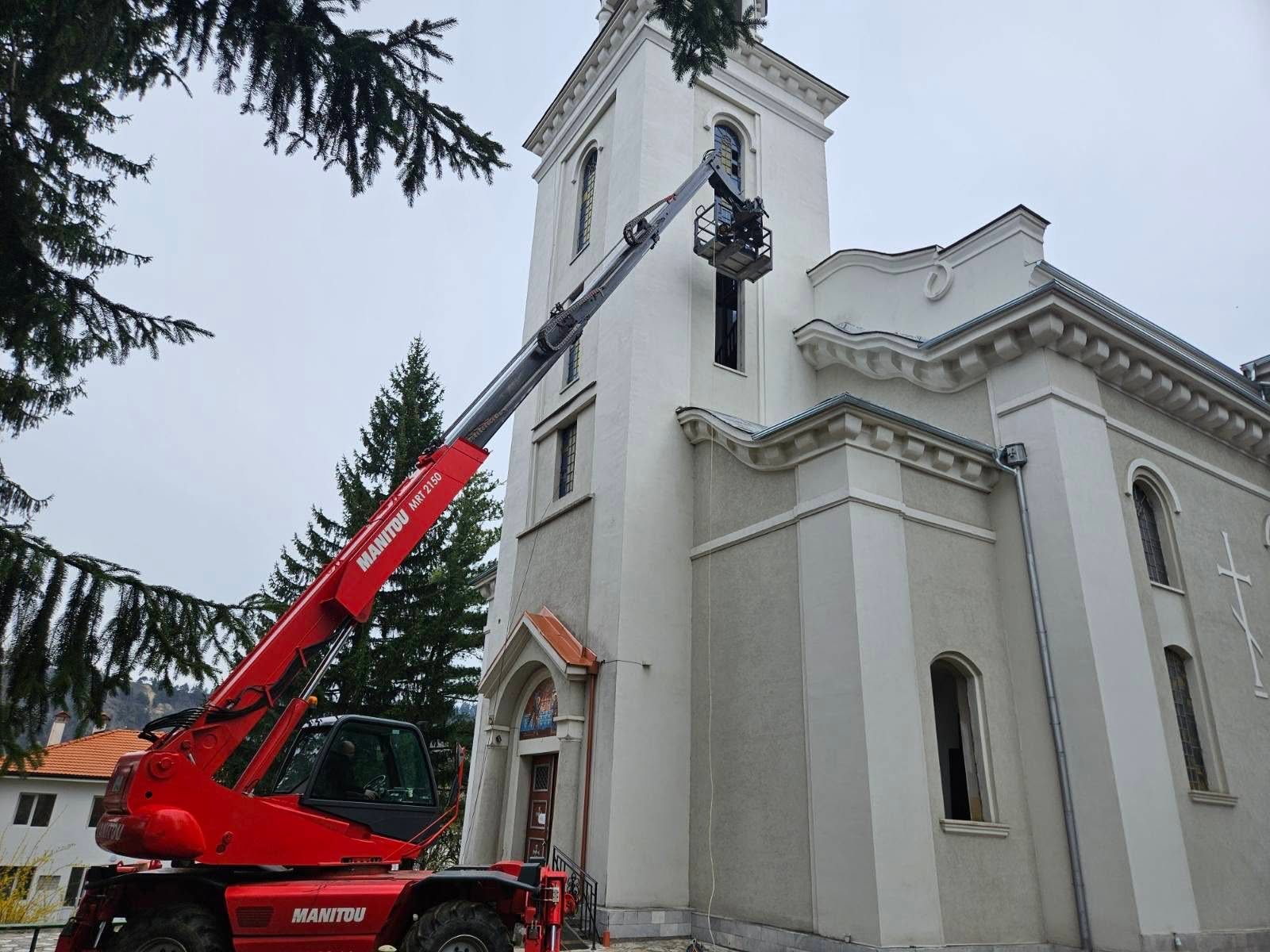 Реставрация на църквата в гр. Разлог